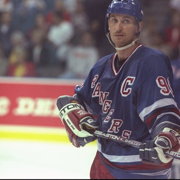 Wayne Gretzky signed New York Rangers autographed NHL hockey puck +case COA 840A - Picture 7 of 7